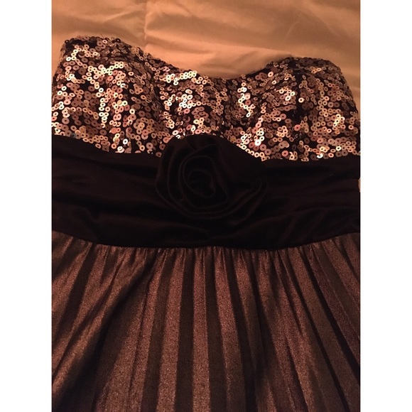 Speechless: Sequin Pleated Grey Dress - Picture 8 of 8